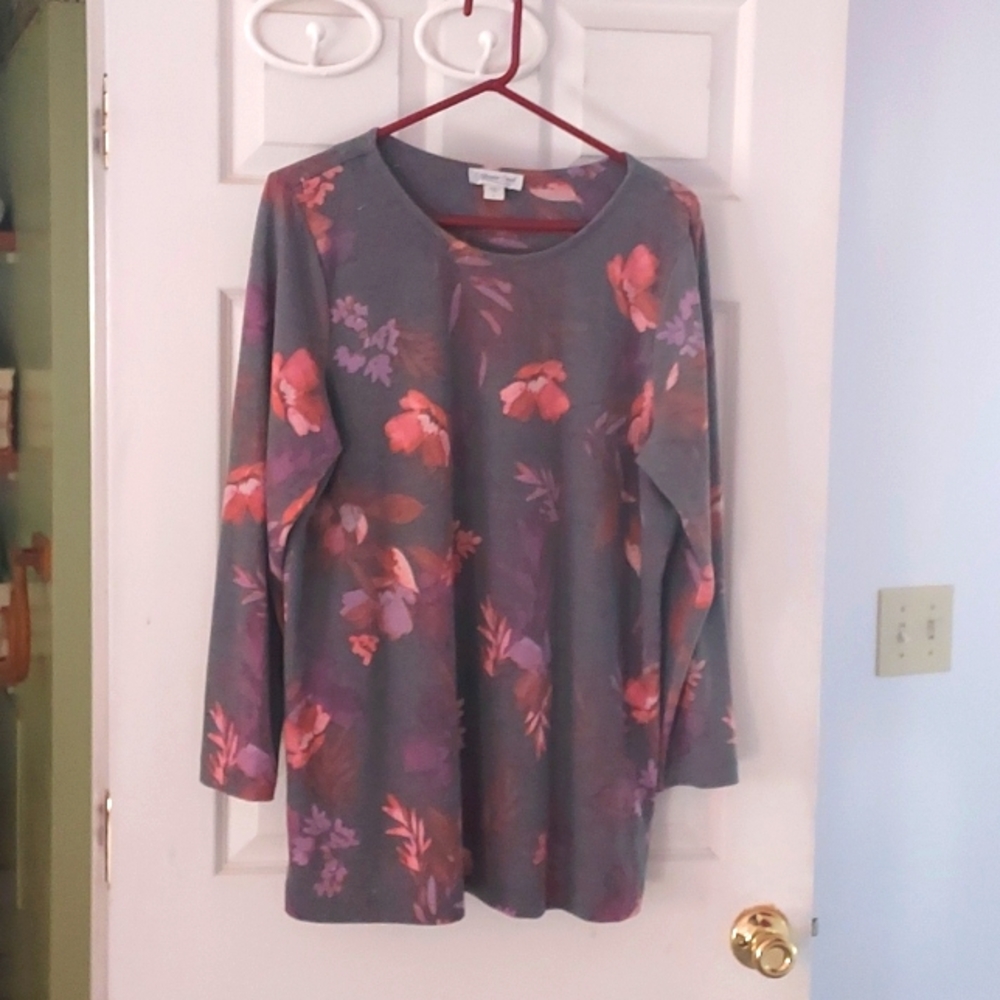 Lightweight Long-sleeved shirt.